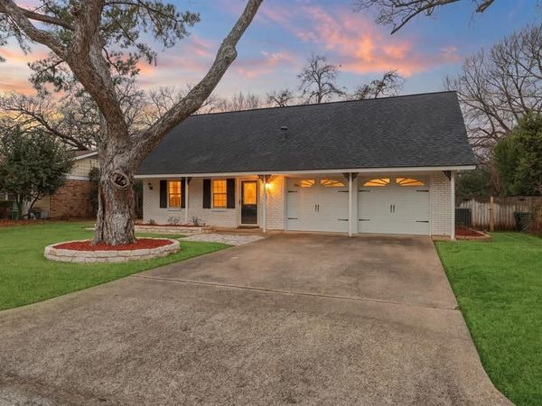 806 Waggoner Drive, Arlington, TX 76013