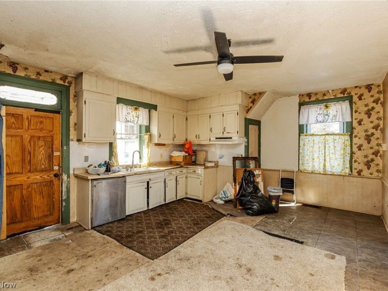 514 Reno Drive, Louisville, OH 44641 Photo 15