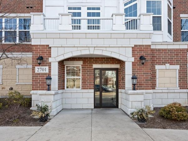 2701 Commons Drive, Unit 210, Glenview, IL 60026