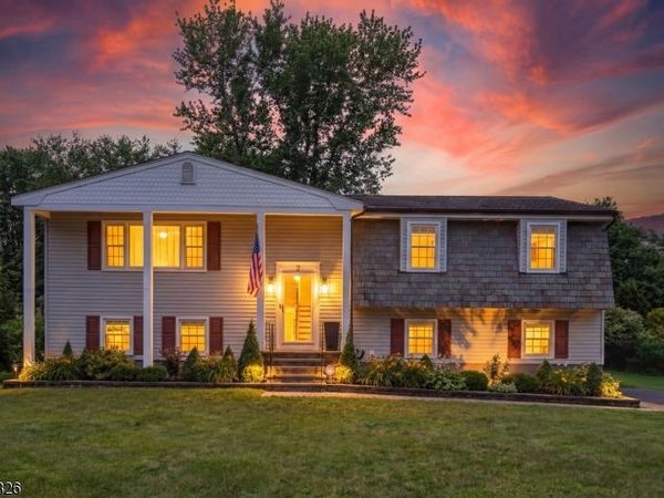 2 Norman Ln, Roxbury, NJ 07876