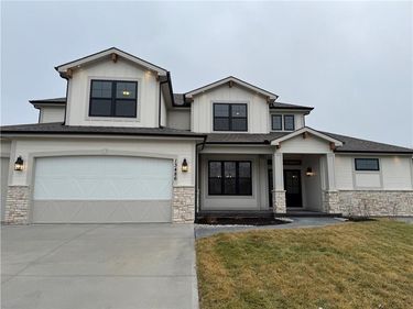 5812 NW Black Oak Court, Parkville, MO 64152