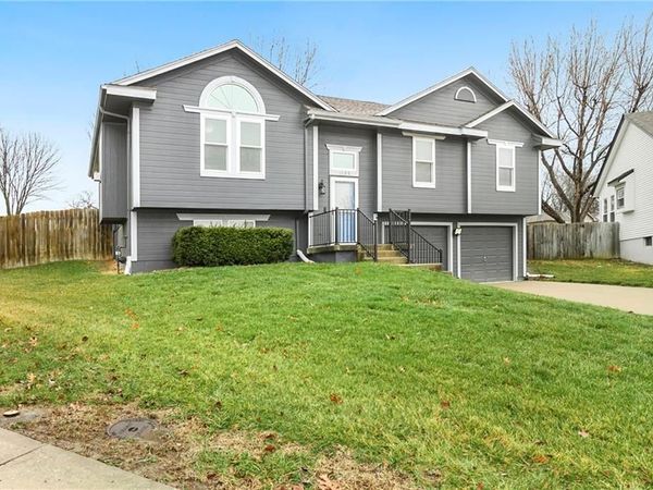 1128 N Mohican Court, Independence, MO 64056