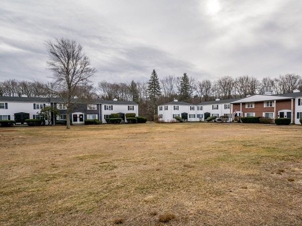 40 Roberts Dr, Unit 40, Bedford, MA 01730