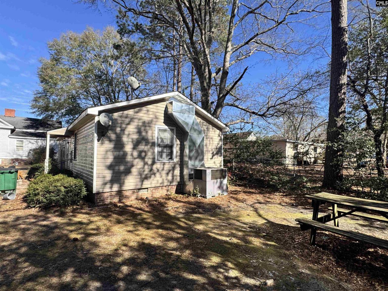 114 E College Street  Photo 5