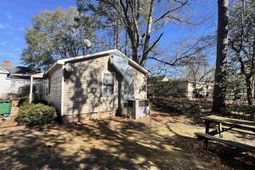 114 E College Street  photo 4