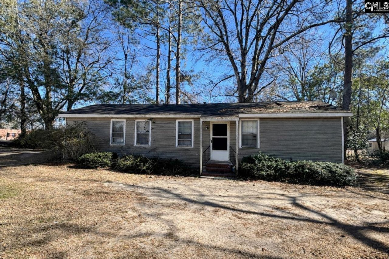 114 E College Street  Photo 6