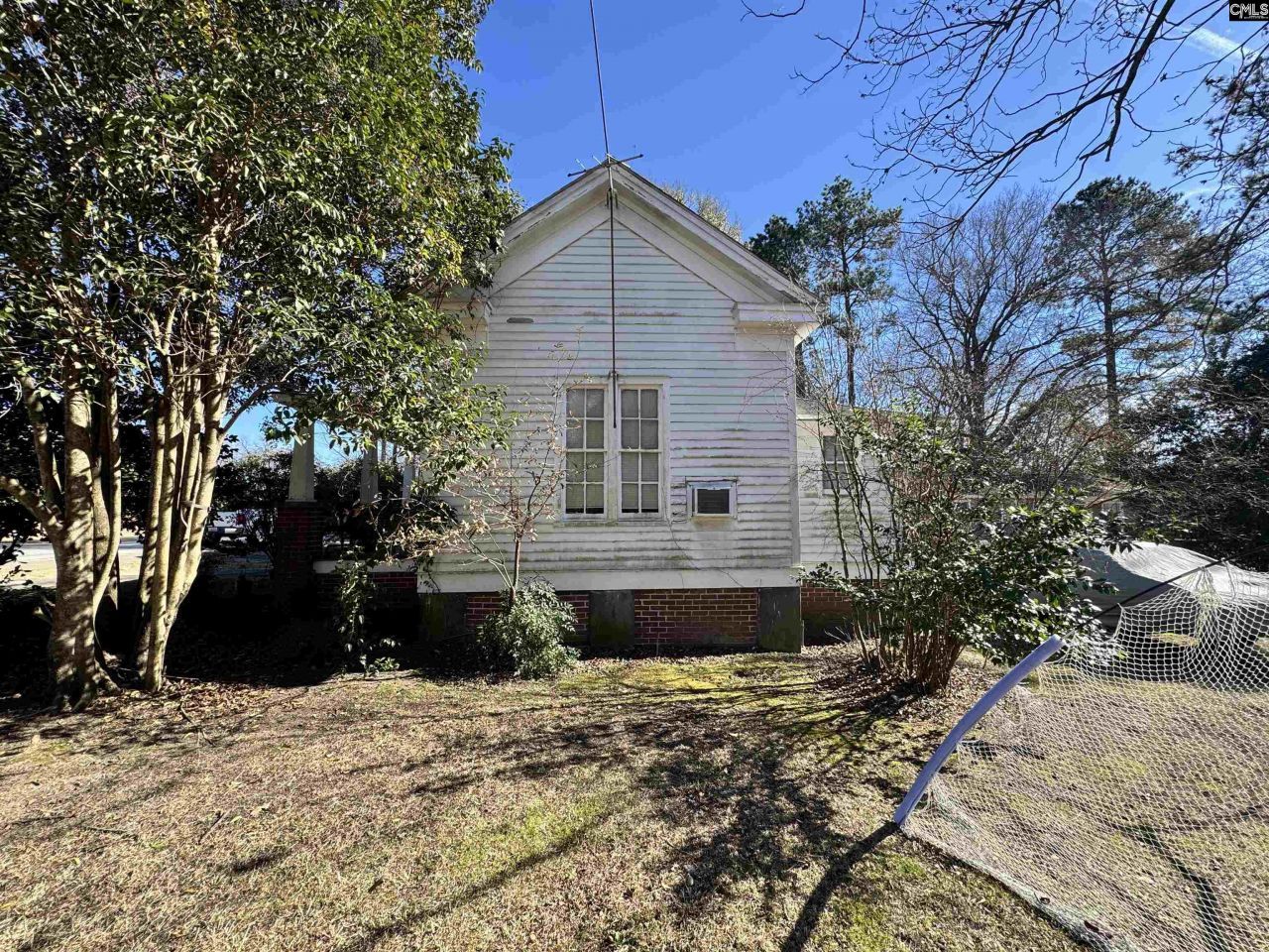 114 E College Street  Photo 7