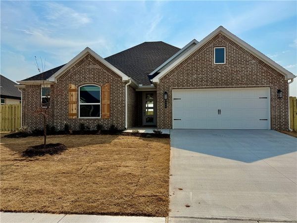 689 Primitivo Avenue , Tontitown, AR 72762