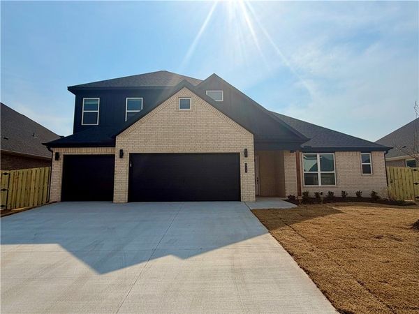 675 Primitivo Avenue , Tontitown, AR 72762