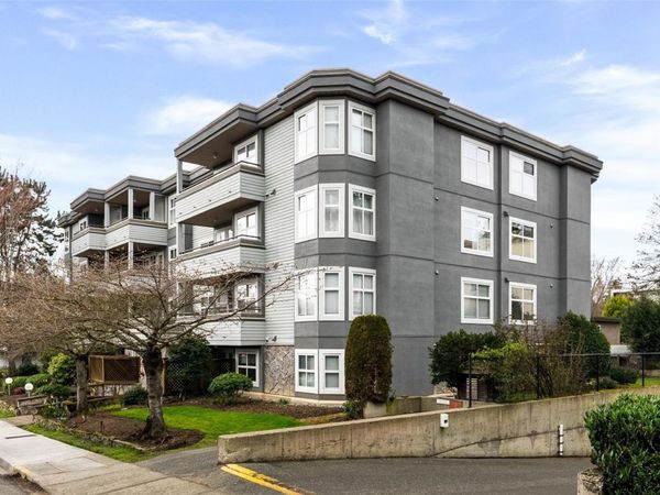 1580 Christmas Ave, Unit 403, Saanich, BC V8P 2X2