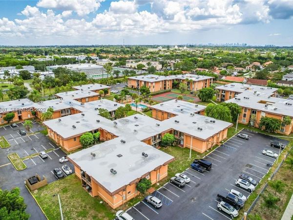 9487 SW 76th St , Unit M8, Miami, FL 33173
