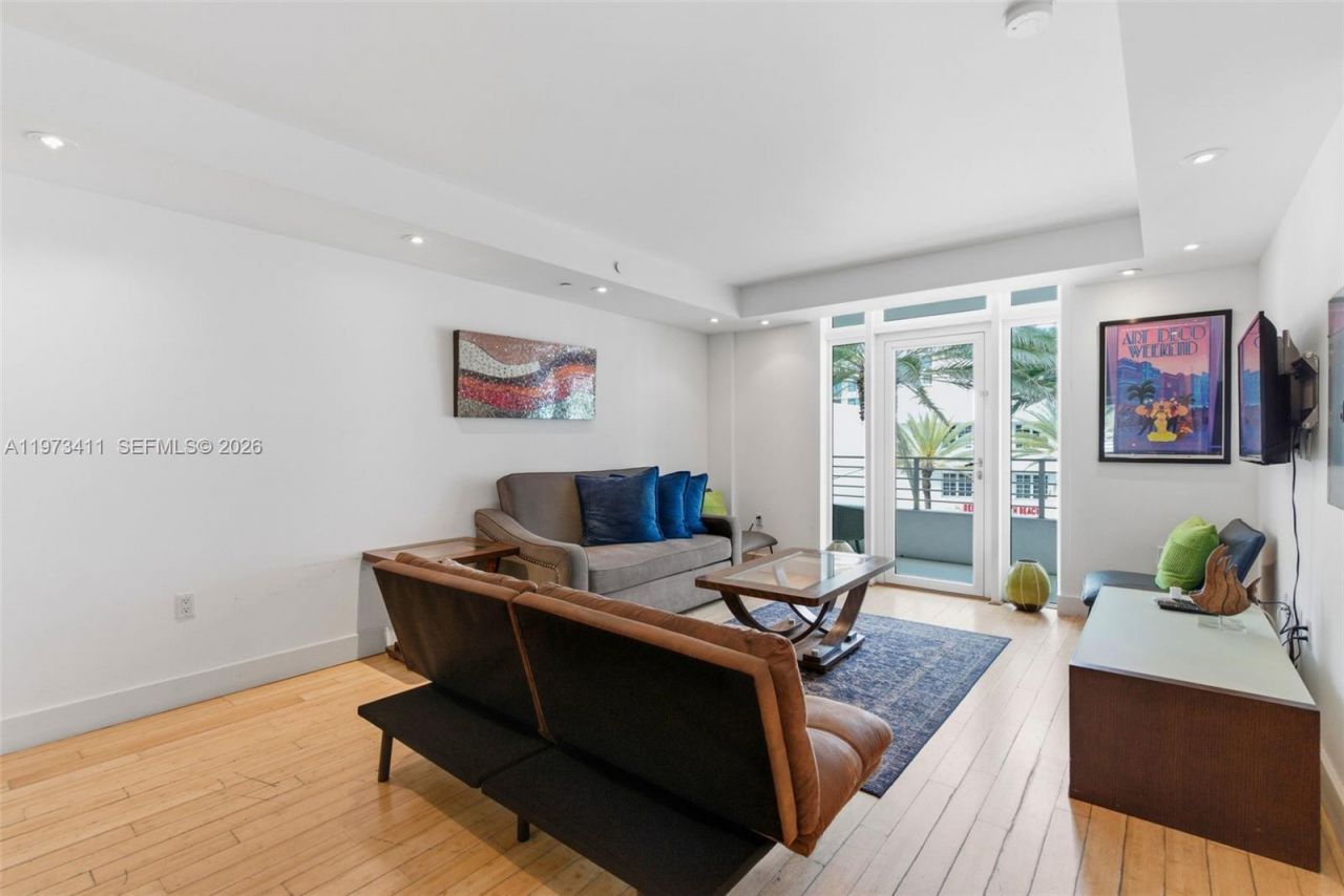 448 Ocean Dr, Unit 303, Miami Beach, FL 33139 Photo