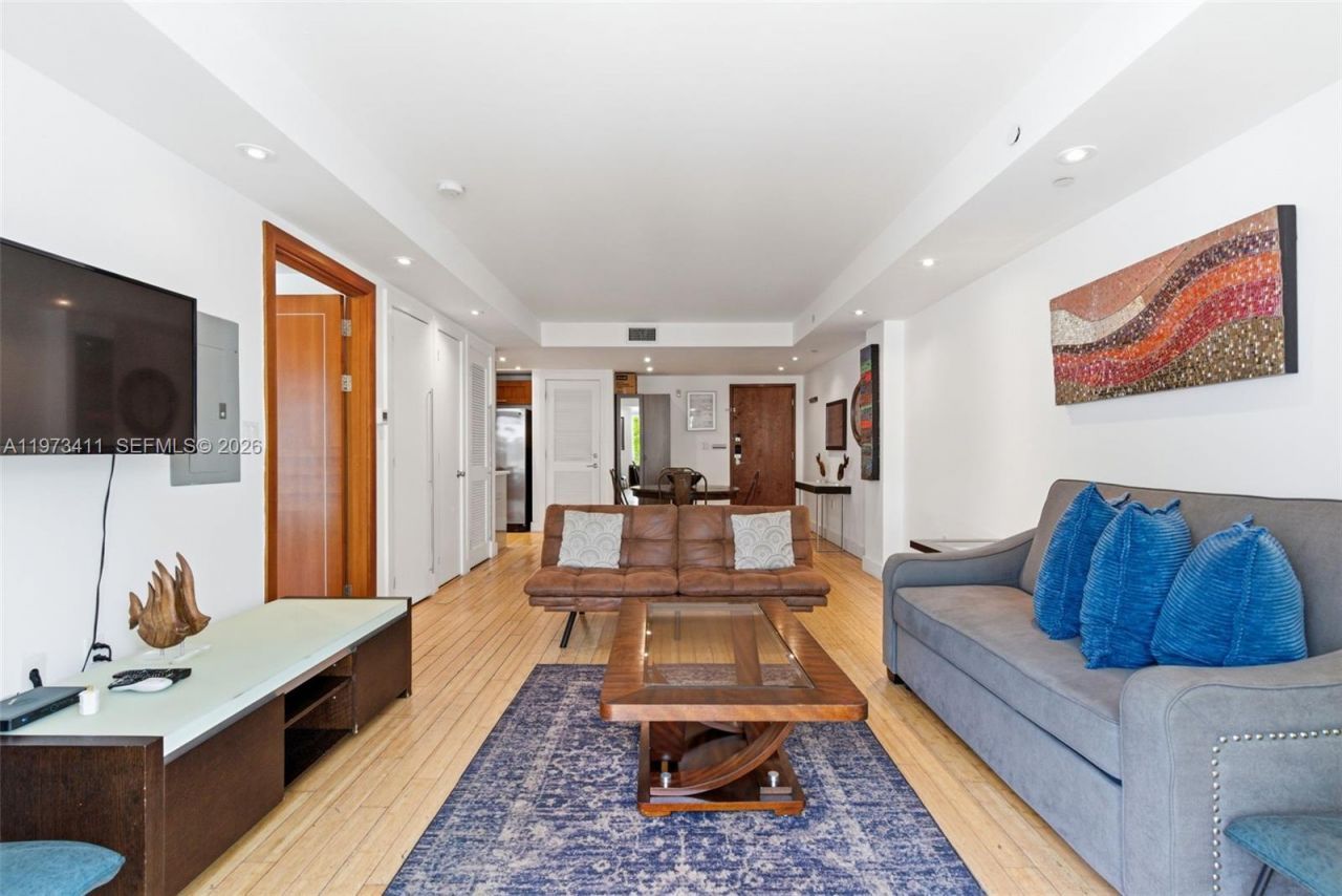 448 Ocean Dr, Unit 303, Miami Beach, FL 33139 Photo