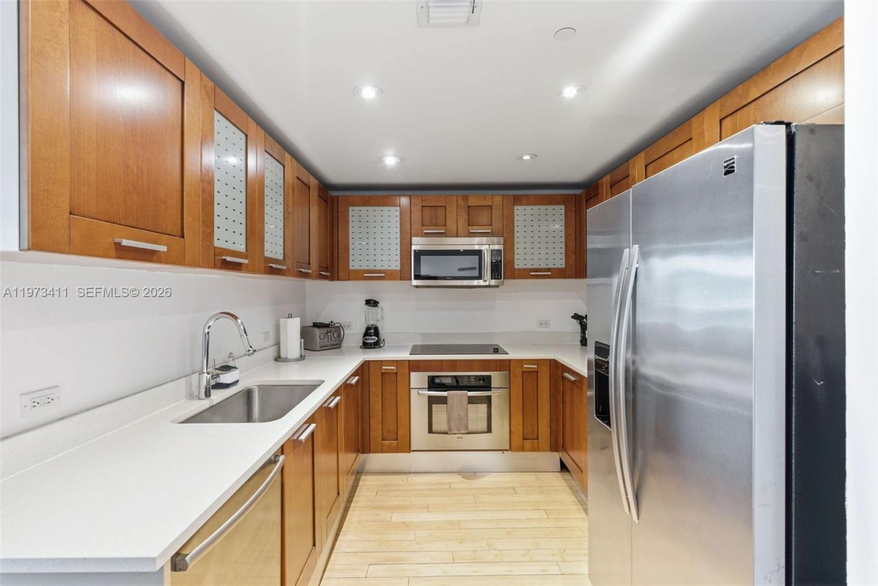 448 Ocean Dr, Unit 303, Miami Beach, FL 33139 Photo