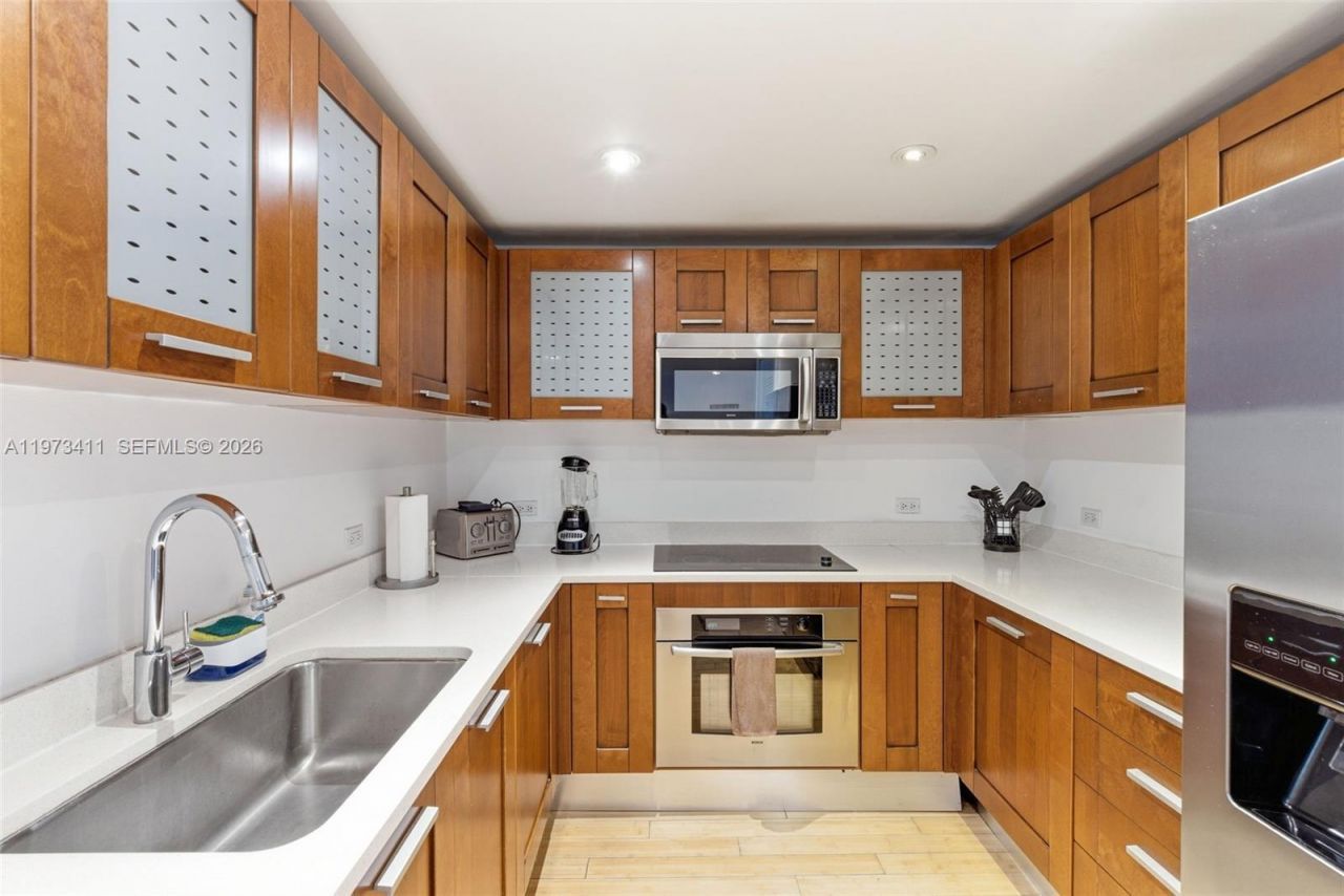 448 Ocean Dr, Unit 303, Miami Beach, FL 33139 Photo