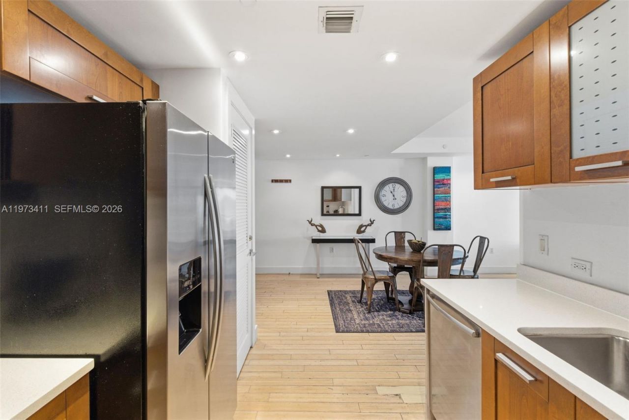 448 Ocean Dr, Unit 303, Miami Beach, FL 33139 Photo