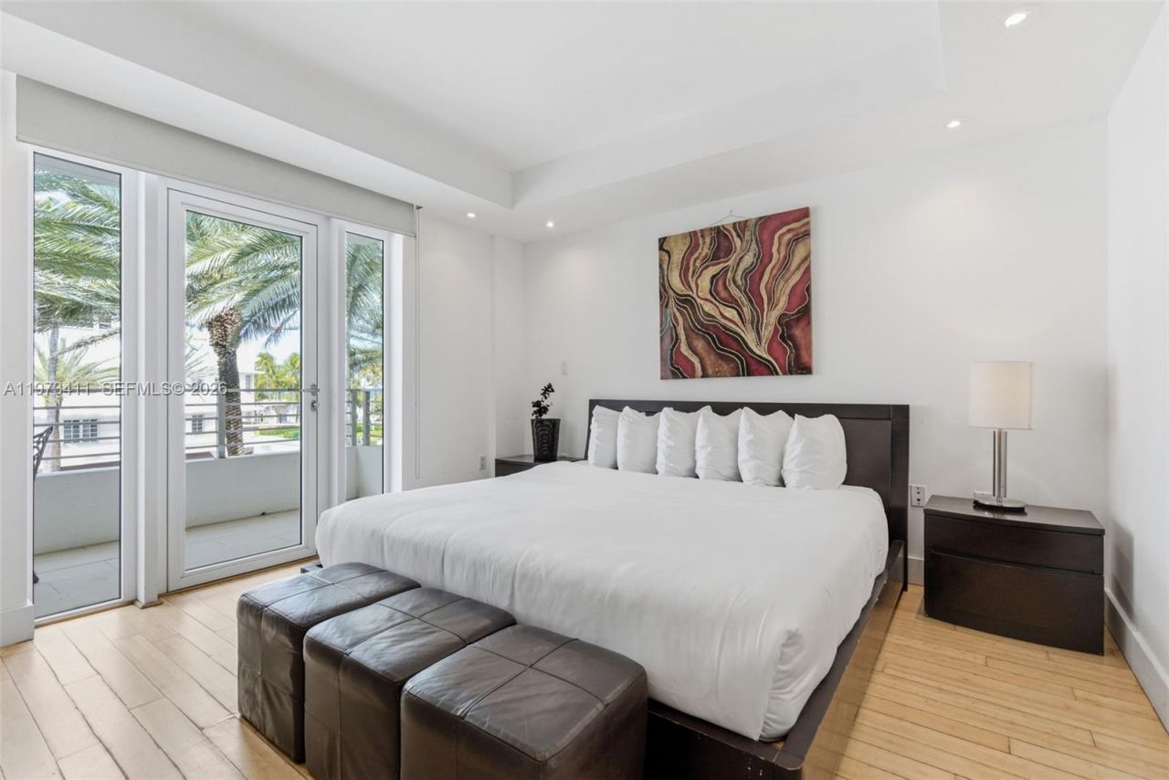 448 Ocean Dr, Unit 303, Miami Beach, FL 33139 Photo