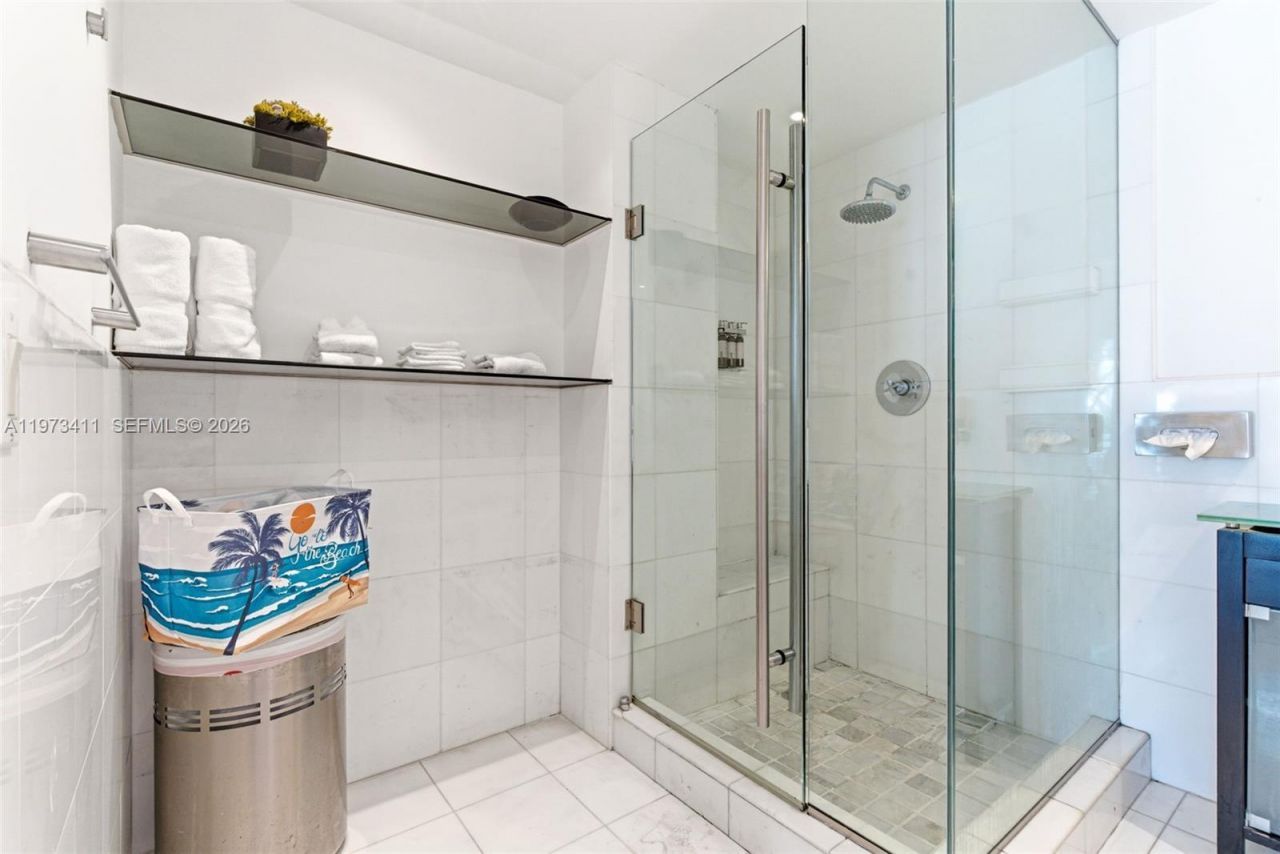 448 Ocean Dr, Unit 303, Miami Beach, FL 33139 Photo