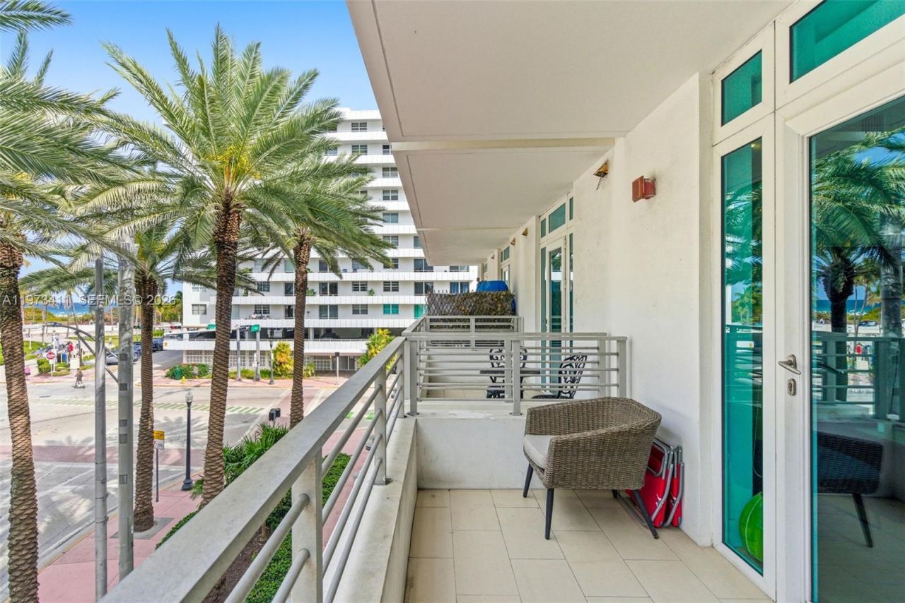 448 Ocean Dr, Unit 303, Miami Beach, FL 33139 Photo