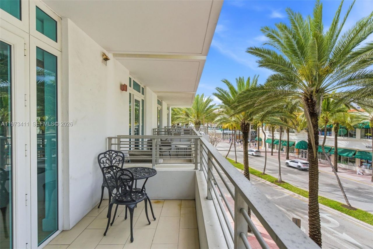 448 Ocean Dr, Unit 303, Miami Beach, FL 33139 Photo