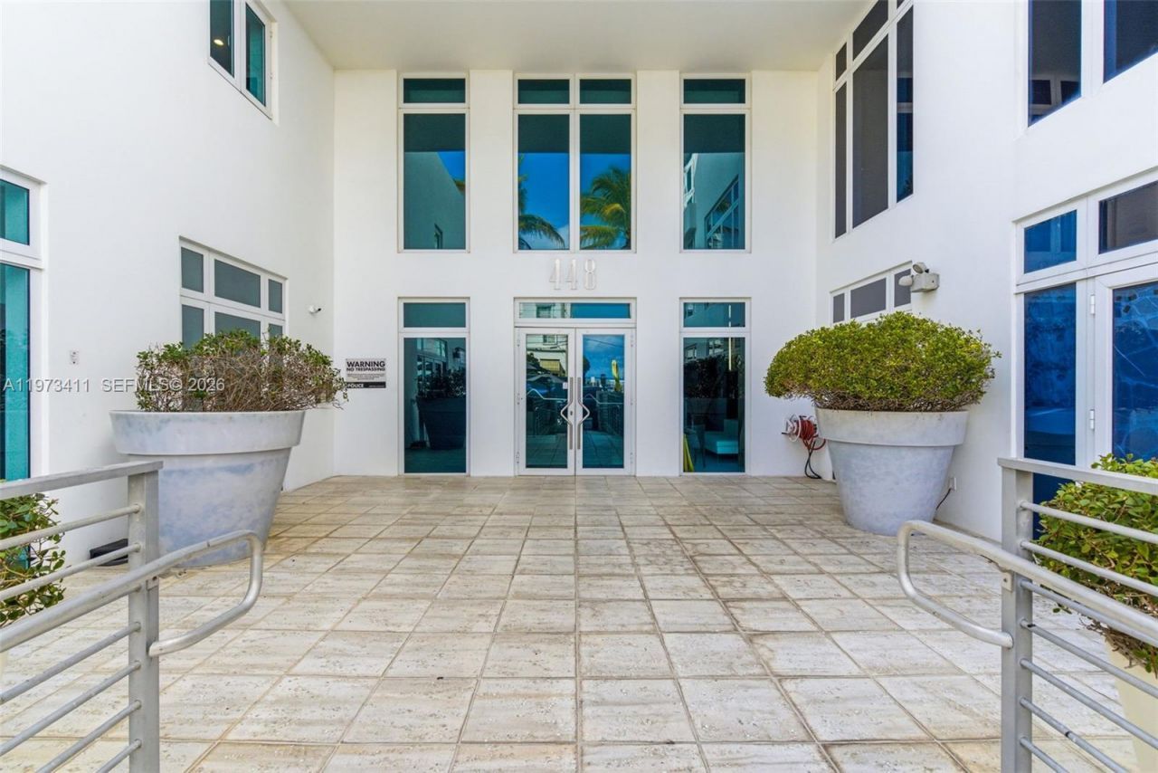 448 Ocean Dr, Unit 303, Miami Beach, FL 33139 Photo