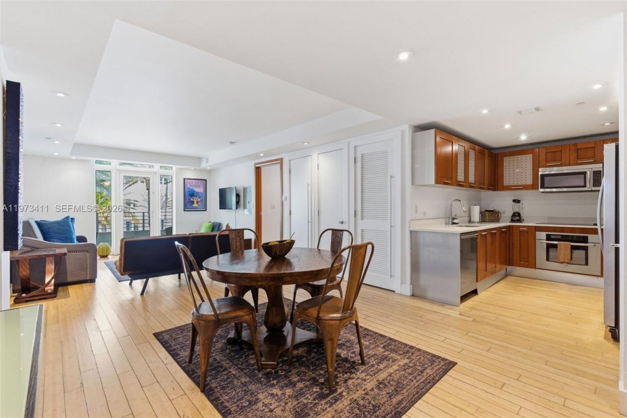 448 Ocean Dr, Unit 303, Miami Beach, FL 33139 Photo