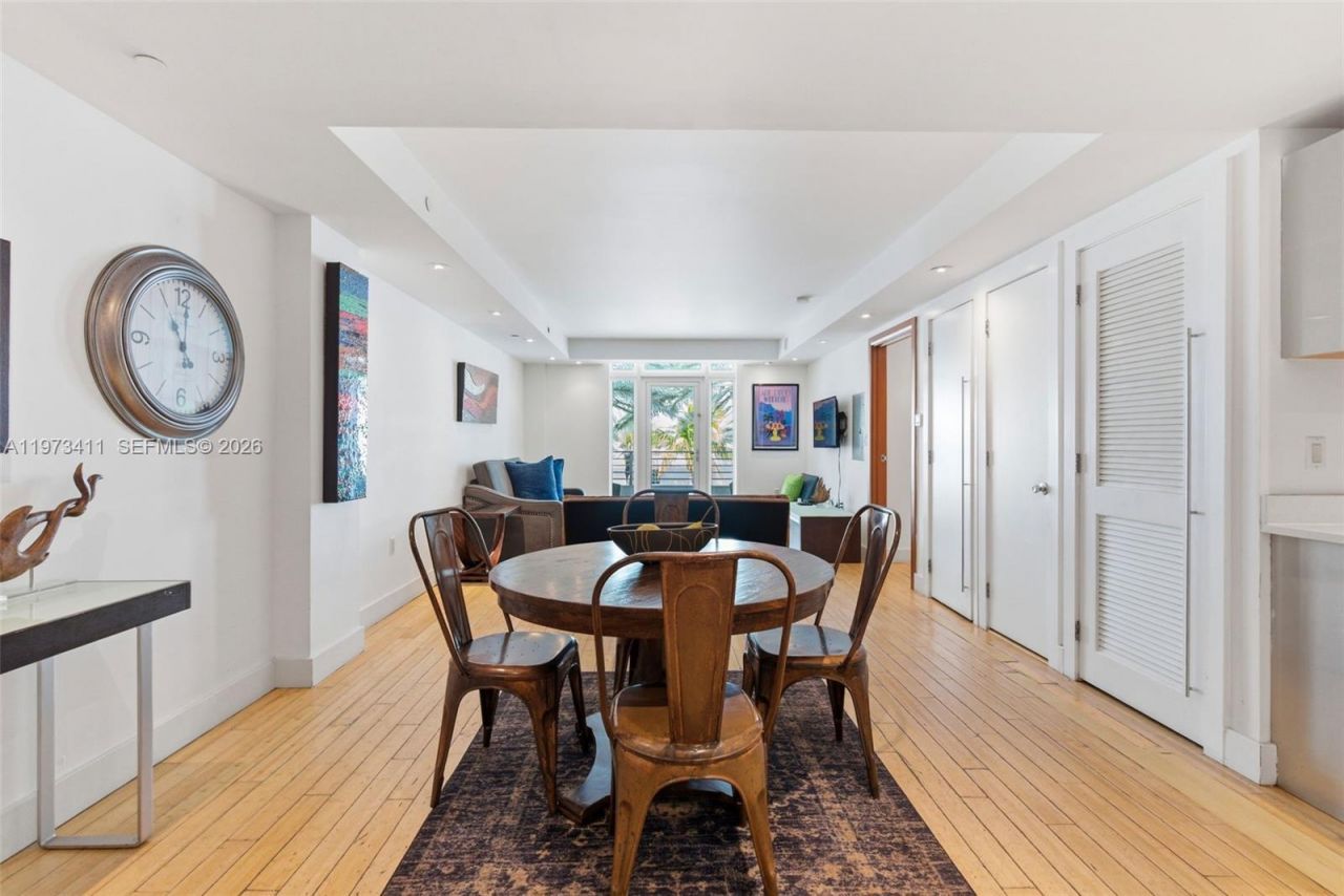 448 Ocean Dr, Unit 303, Miami Beach, FL 33139 Photo