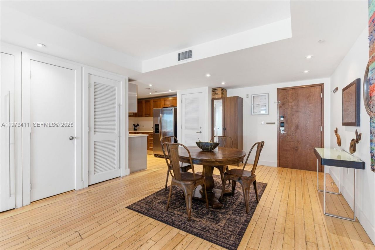 448 Ocean Dr, Unit 303, Miami Beach, FL 33139 Photo