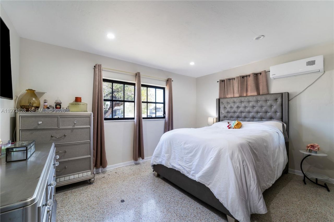 2020 SW 127th Ct, Miami, FL 33175 Photo