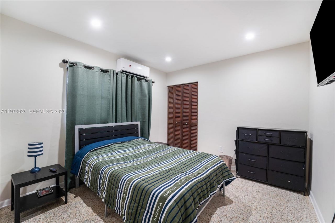 2020 SW 127th Ct, Miami, FL 33175 Photo