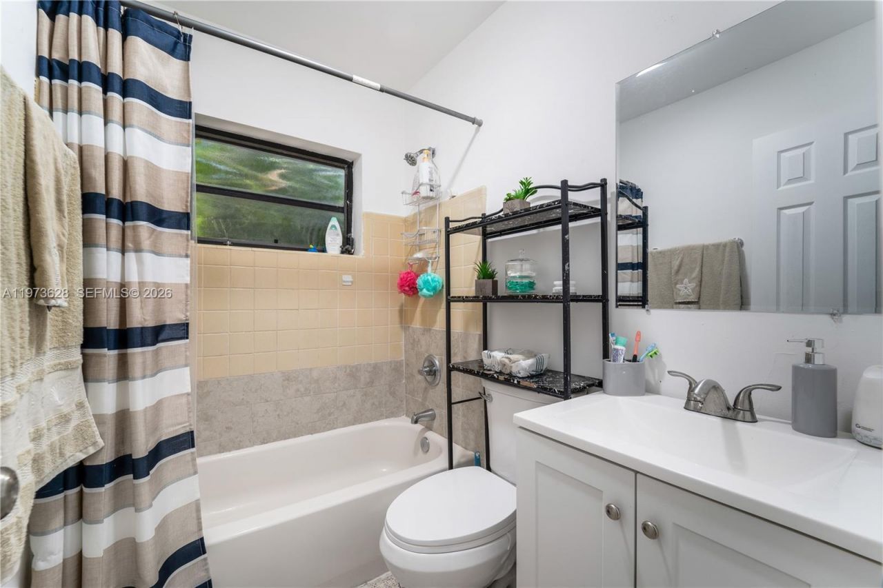 2020 SW 127th Ct, Miami, FL 33175 Photo