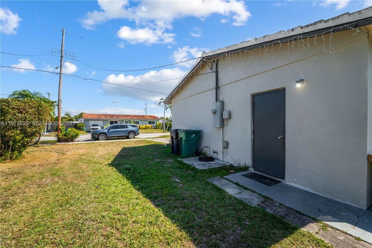 2020 SW 127th Ct, Miami, FL 33175 Photo