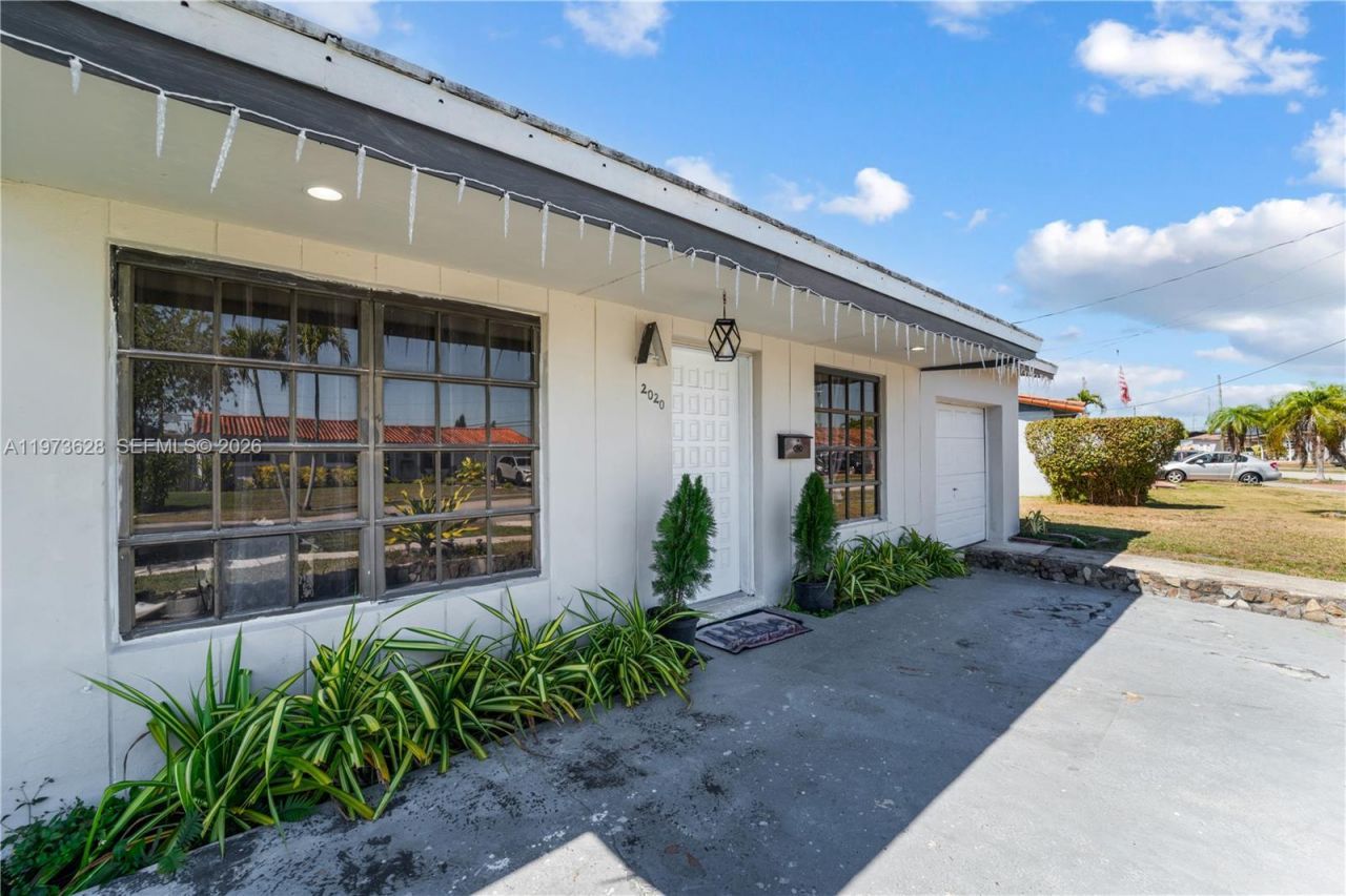 2020 SW 127th Ct, Miami, FL 33175 Photo