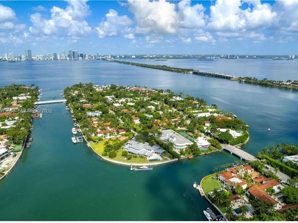 2815 Regatta Ave , Miami Beach, FL 33140