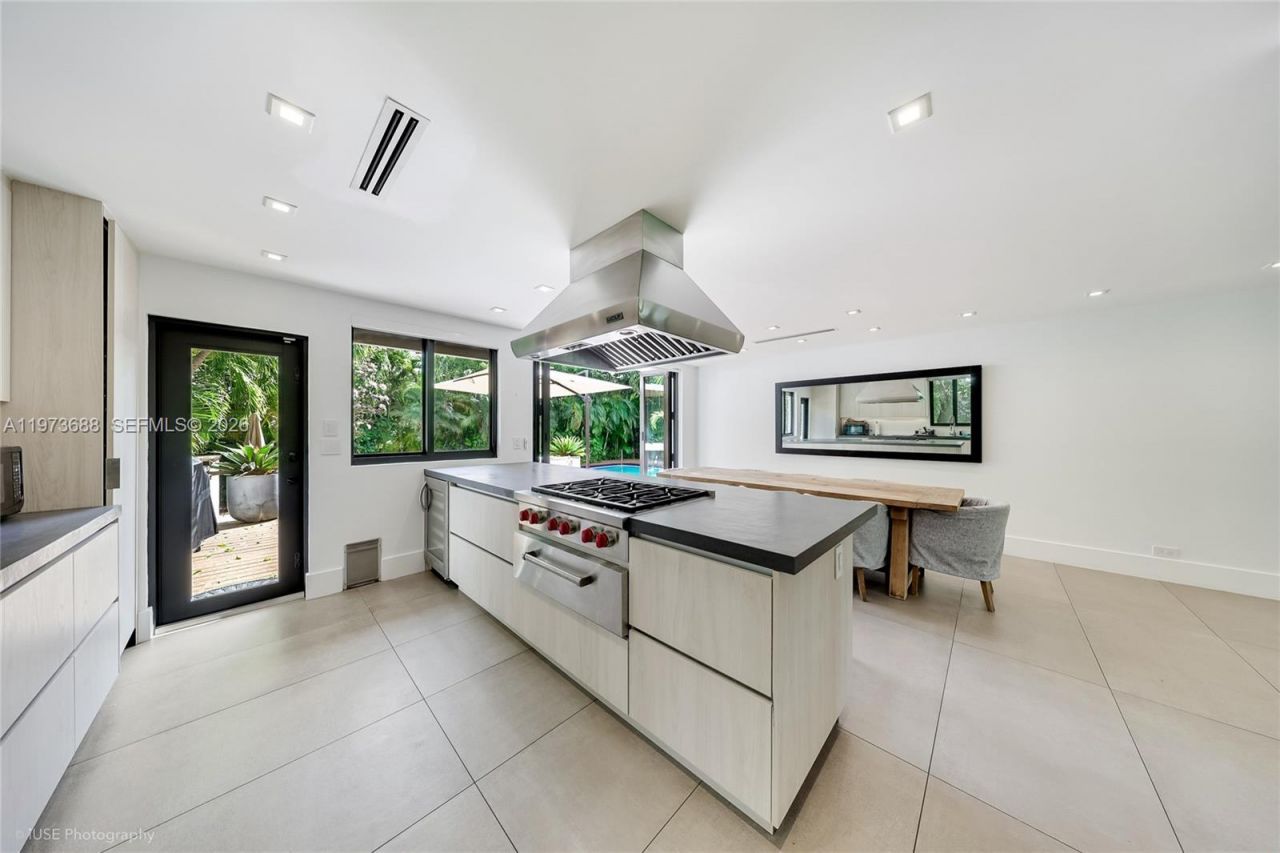 2815 Regatta Ave , Miami Beach, FL 33140 Photo