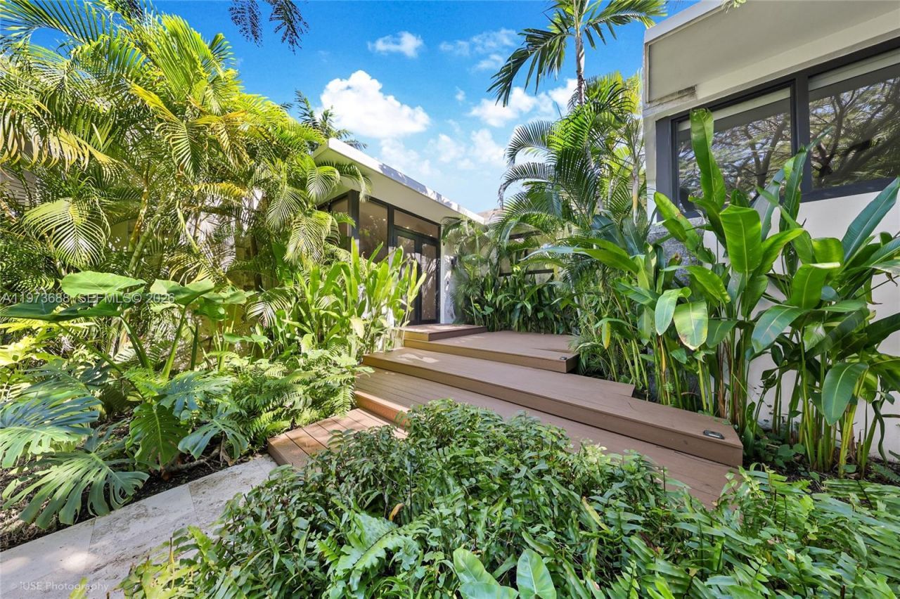 2815 Regatta Ave , Miami Beach, FL 33140 Photo