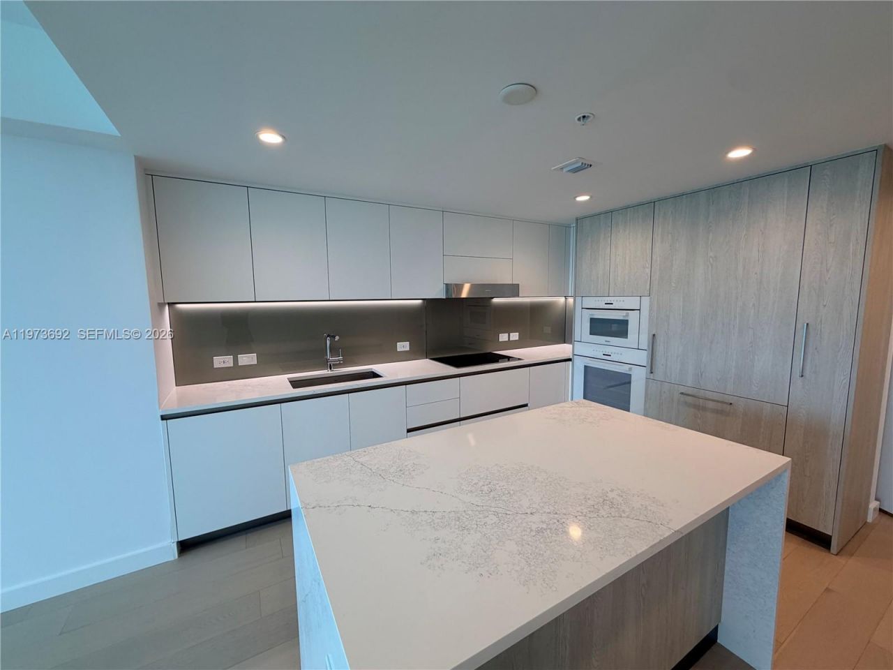 9221 E Bay Harbor Dr , Unit 307, Bay Harbor Islands, FL 33154 Photo