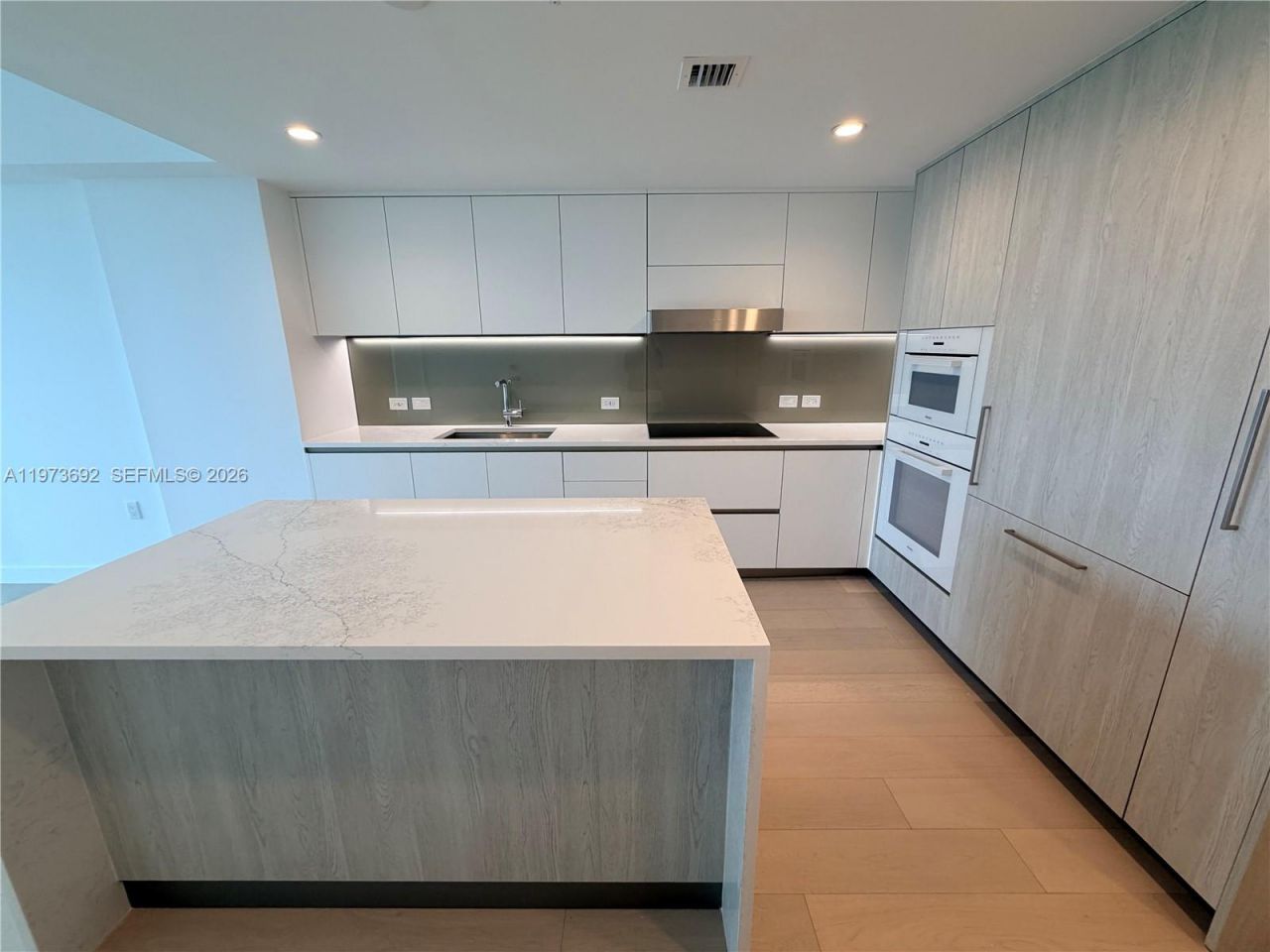 9221 E Bay Harbor Dr , Unit 307, Bay Harbor Islands, FL 33154 Photo