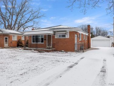 6446 Centralia Street, Dearborn Heights, MI 48127