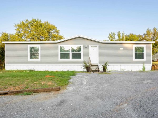 510 Locust Ln, Tuscumbia, AL