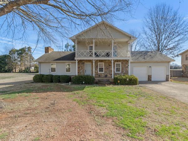 106 Murray Dr, Muscle Shoals, AL