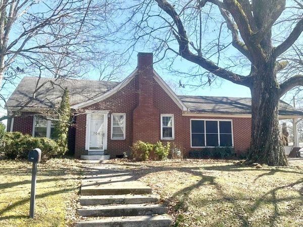 706 Washington Ave, Russellville, AL