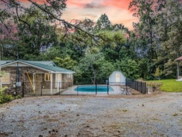 824 Carter Blake Rd , Tullahoma, TN 37388