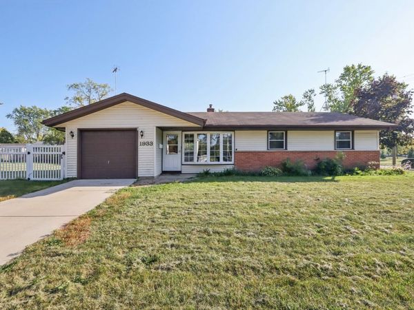 1933 Whittier Lane , Schaumburg, IL 60193