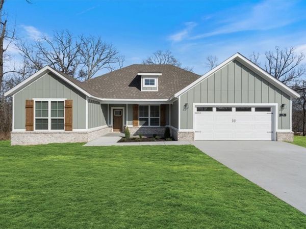 14 May Lane, Bella Vista, AR 72715