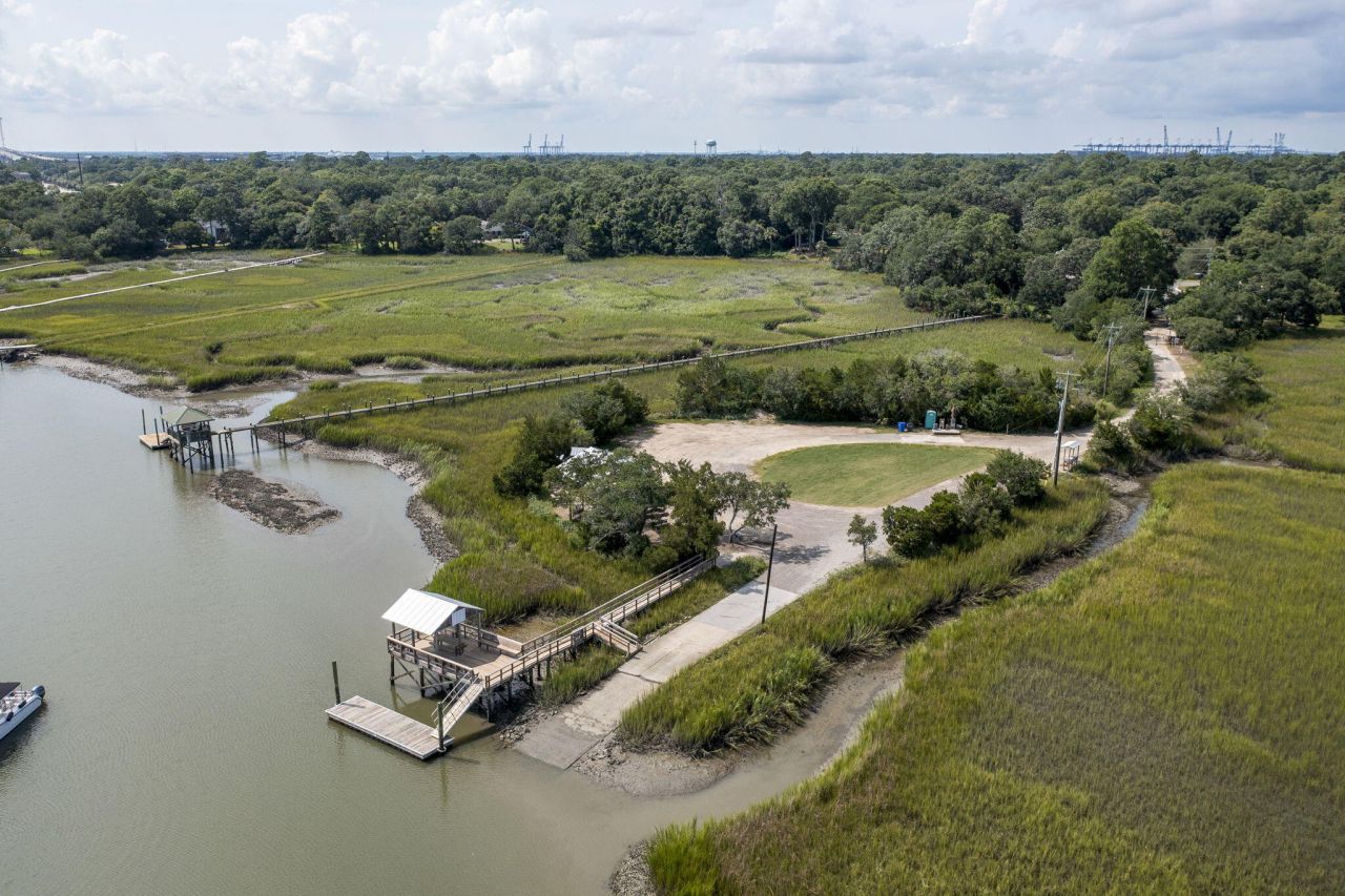 1042 Chambers Lane Photo 15