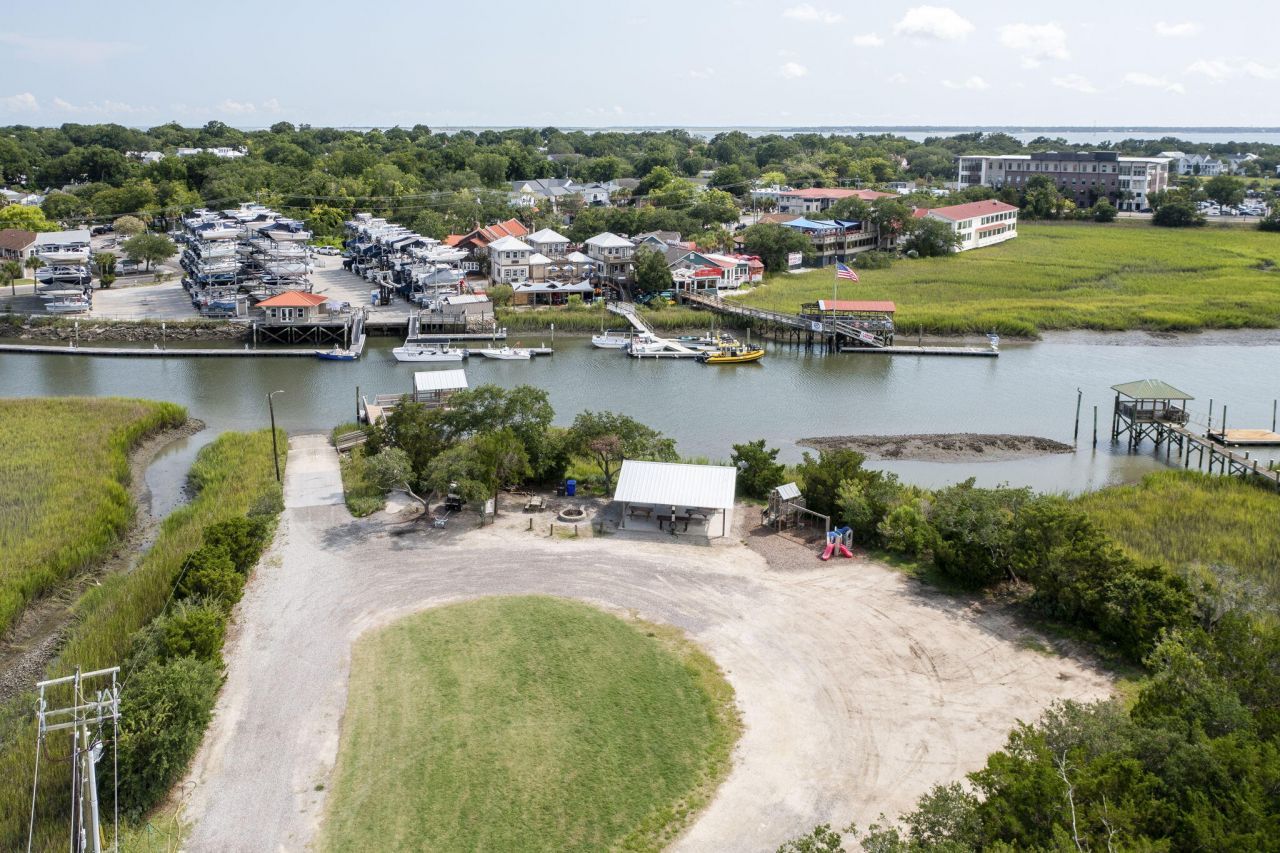 1042 Chambers Lane Photo 16