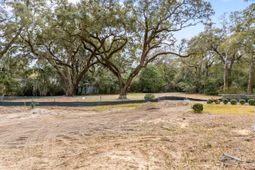 1042 Chambers Lane photo 4