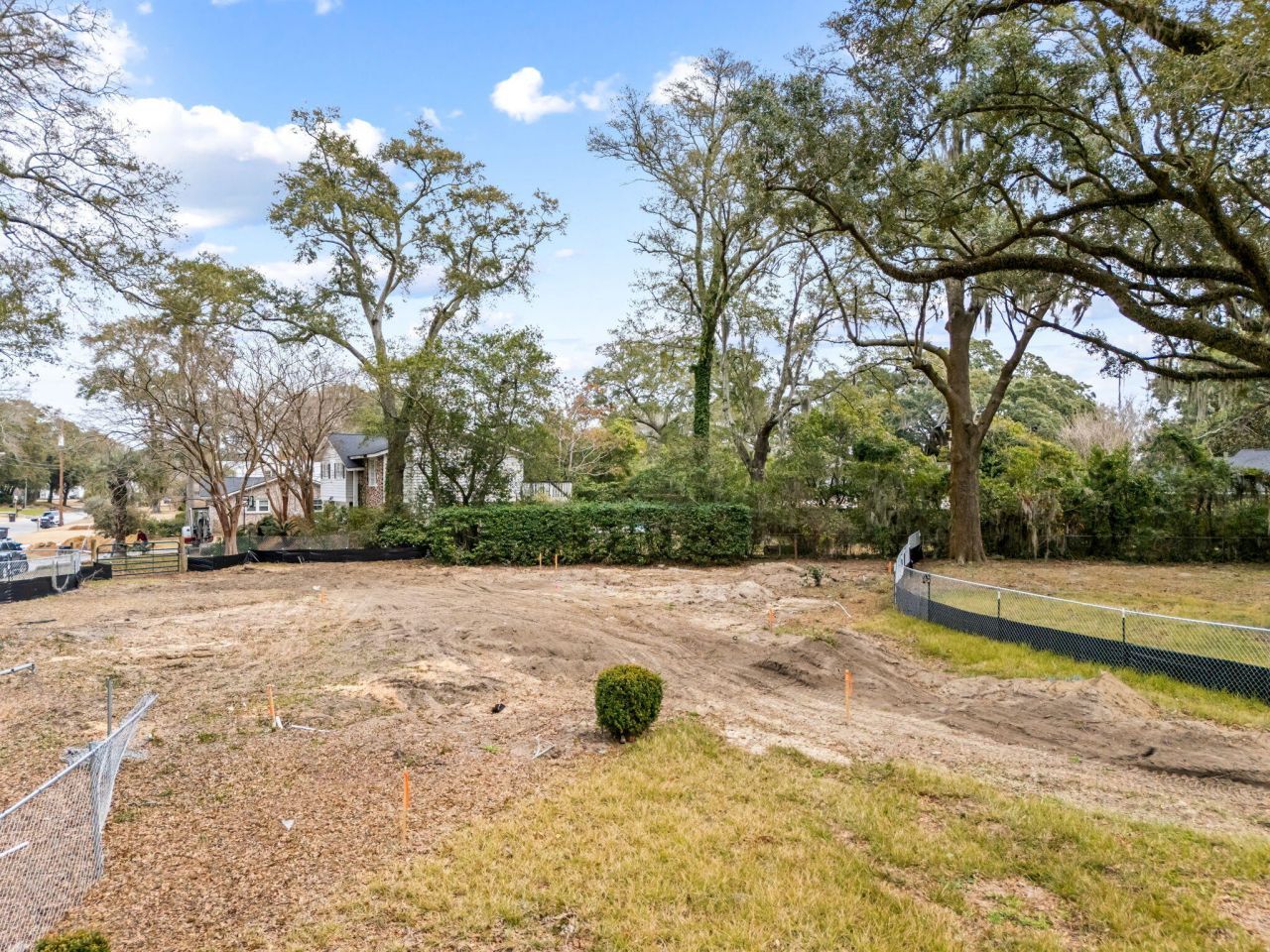 1042 Chambers Lane Photo 4