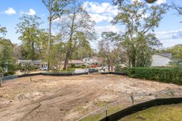 1042 Chambers Lane photo 4